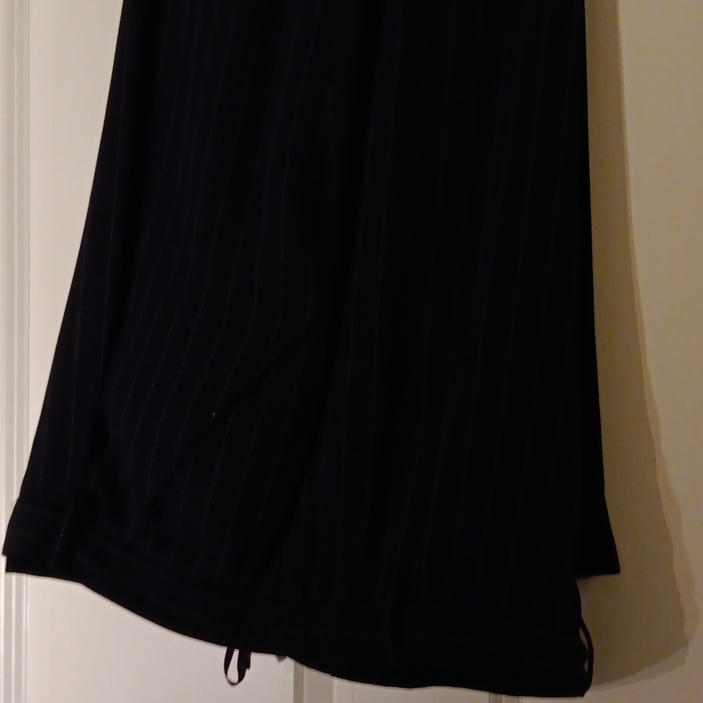 Woman's suit - Picture 7 of 12